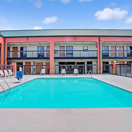 Super 8 By Wyndham Knoxville East Exterior photo