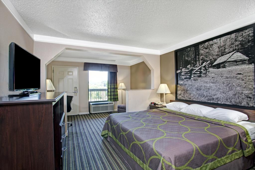 Super 8 By Wyndham Knoxville East Room photo