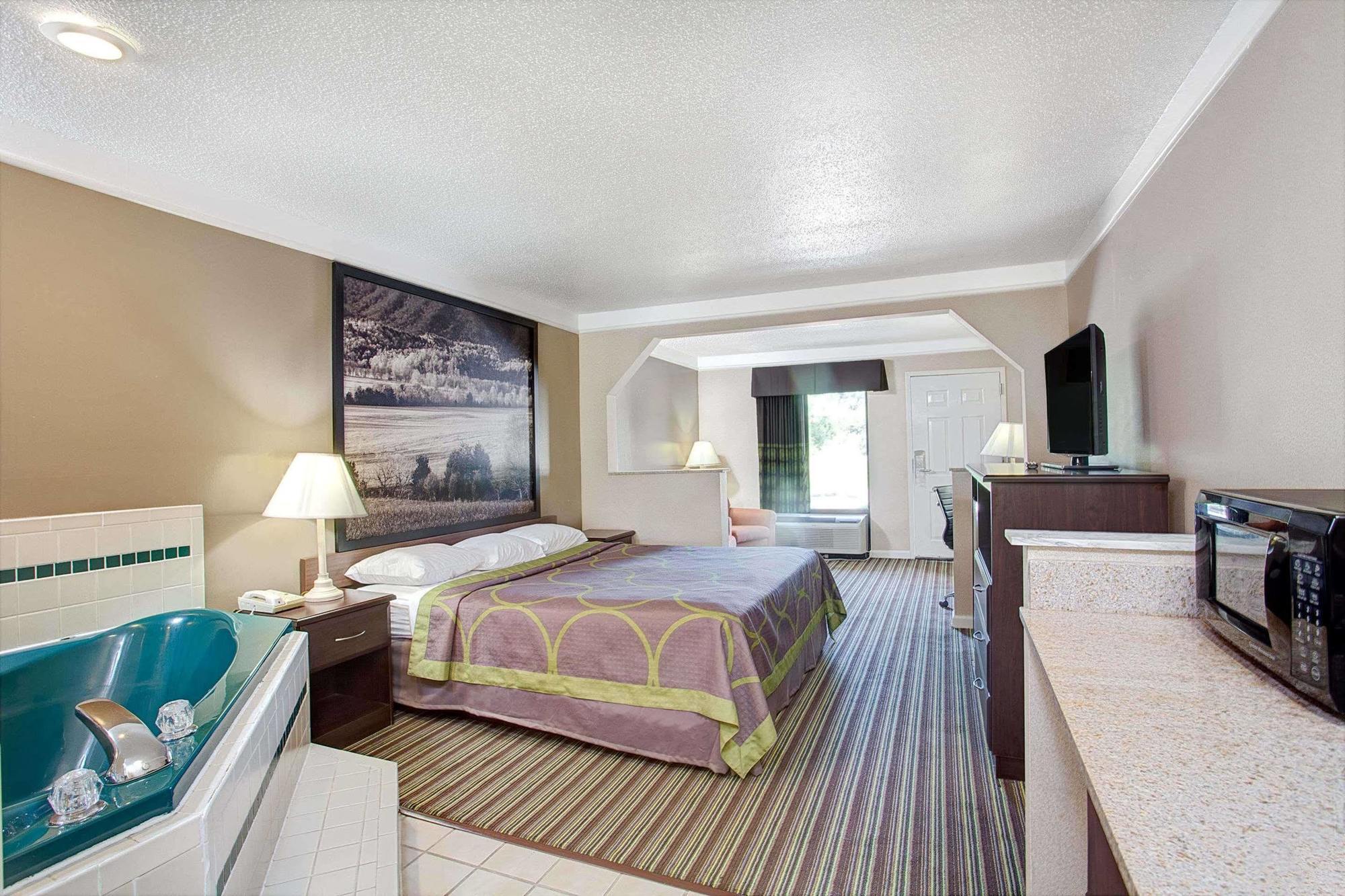 Super 8 By Wyndham Knoxville East Exterior photo